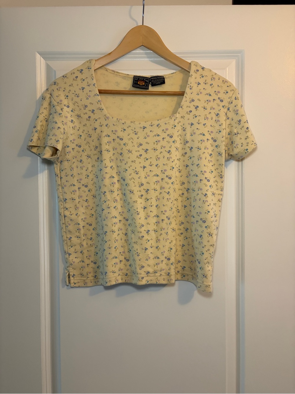Vintage Route 66 | Butter Yellow Short-Sleeve 90s Floral Scoop Neck Top